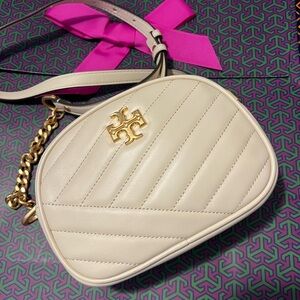 Like new! Tory Burch Cream and Gold Chevron Crossbody Bag